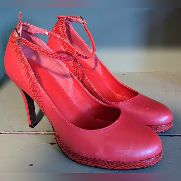 Bijou New York Red Faux Snake Embossed Heels, Pumps, Size 8M - Picture 2 of 9